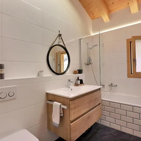 לינה וארוחת בוקר Bagnes 3*