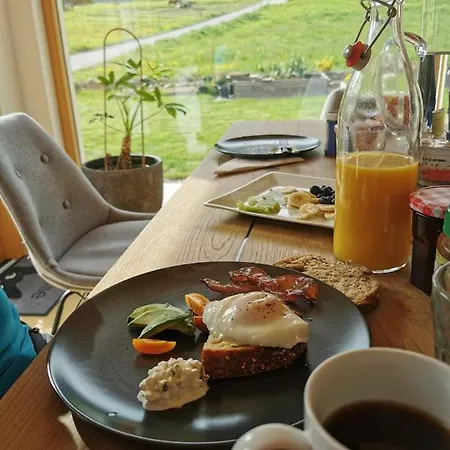 לינה וארוחת בוקר Bagnes 3*